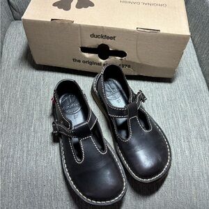 Duckfeet Women's Slate Leather Flats